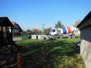 Stavba opěrné zdi u zahrady školy 2017